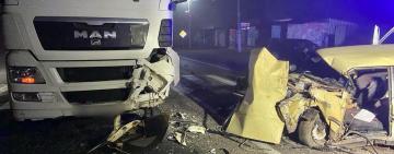 Є загиблий і постраждалі: на трасі Одеса-Рені зіштовхнулись легковик і вантажівка